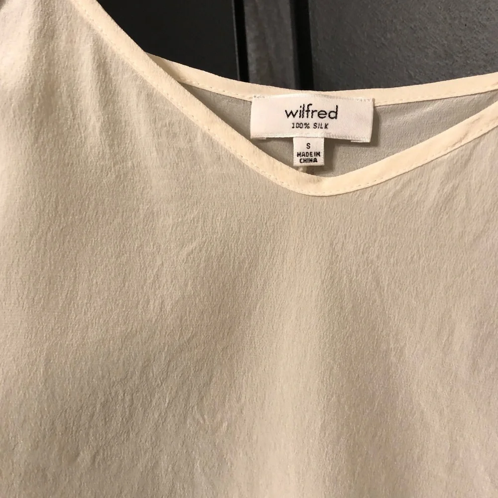 SOLD -Wilfred 100% Silk Top - Picture 4 of 10